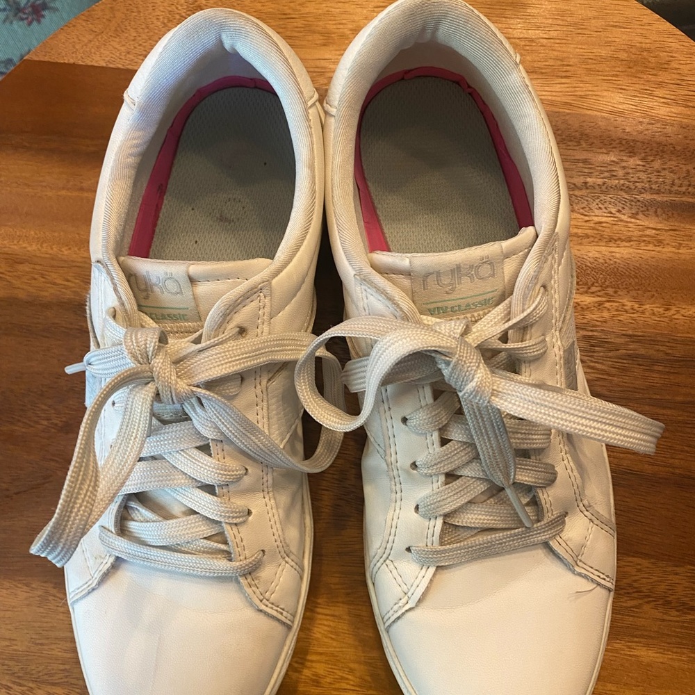 Ryka Women's White Leather Sneaker size 9M